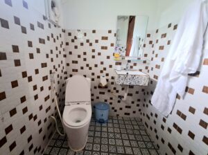 savet family homestay battambag bathroom