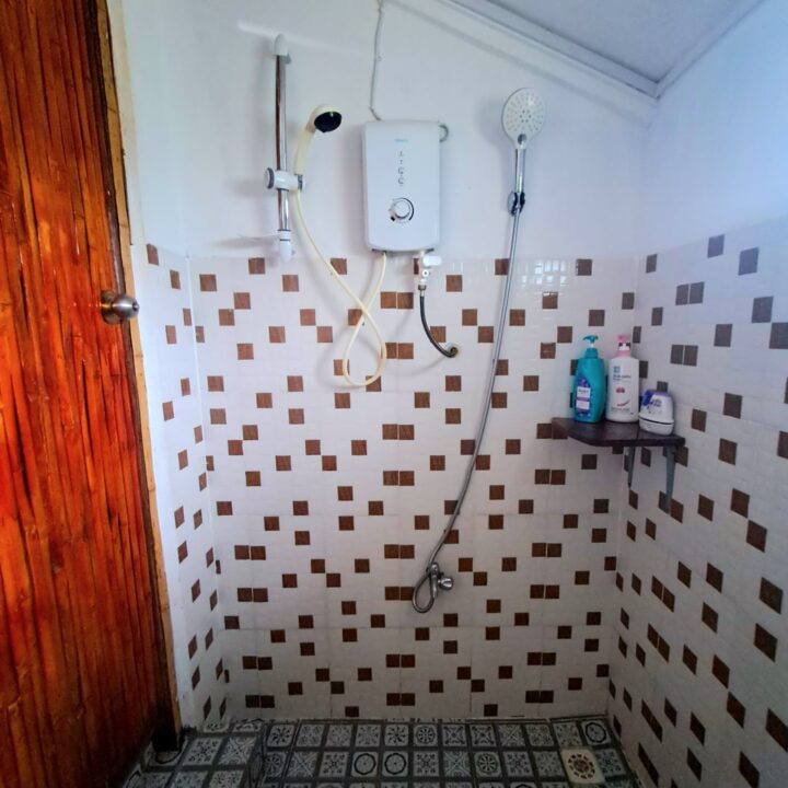 savet family homestay battambag shower