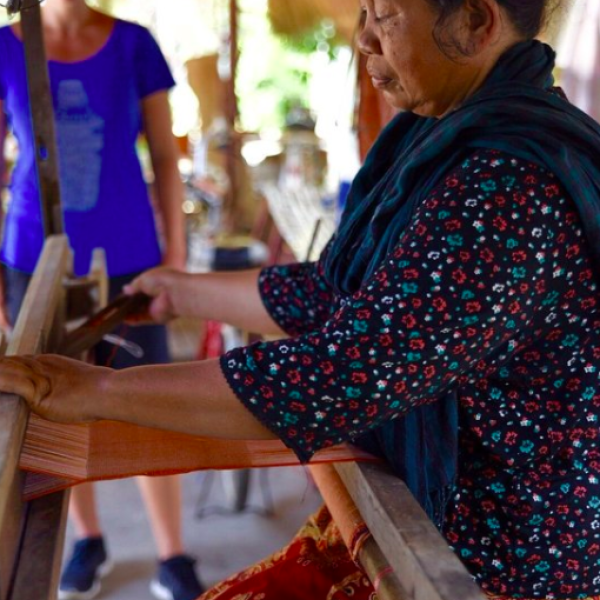 Using a loom - handicrafts